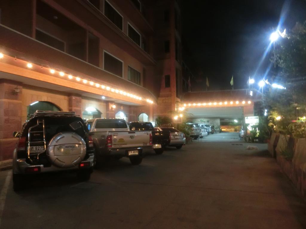 Ayutthaya Thenee Hotel Extérieur photo